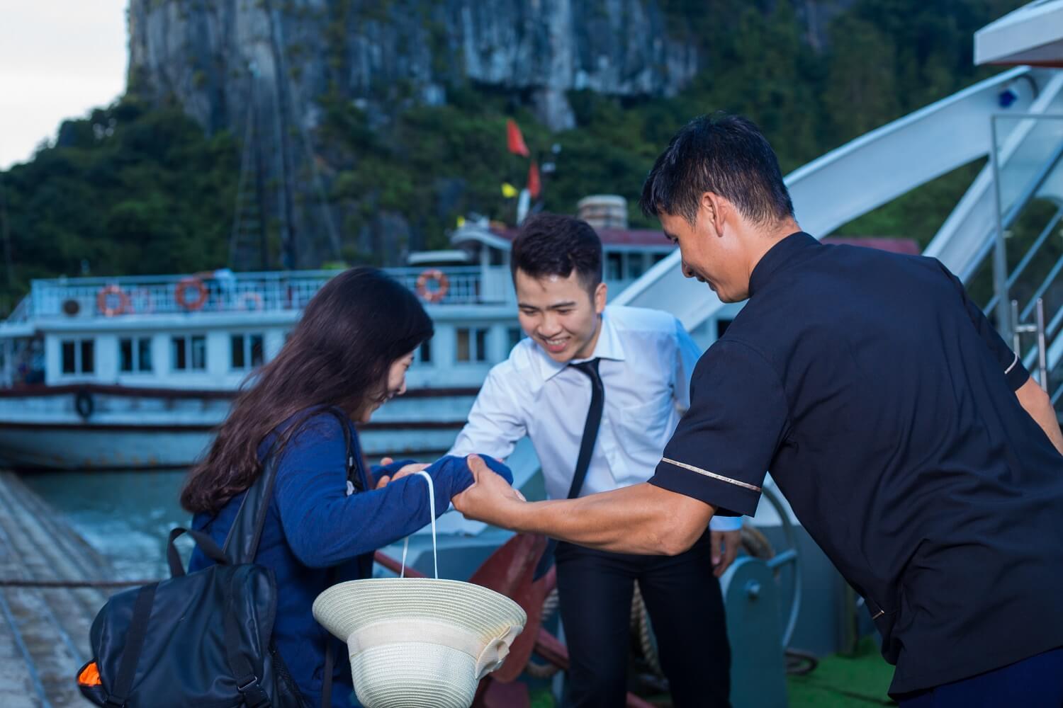 Alova Premium Cruises 1 Day 9 Alova Premium Cruises 1 Day - Image 9