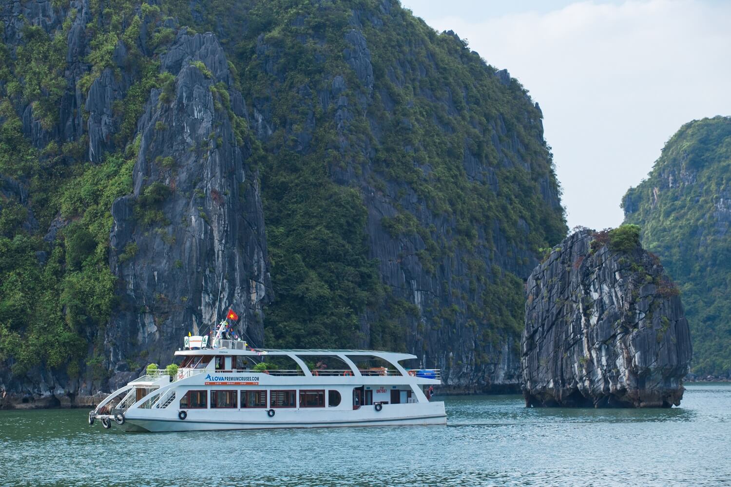 Alova Premium Cruises 1 Day 8 Alova Premium Cruises 1 Day - Image 8