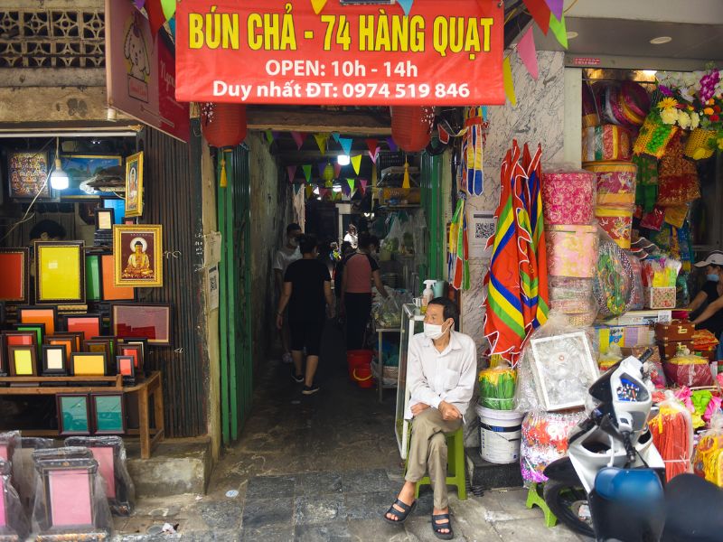 Bun Cha Bliss: Unveiling Hanoi's Top 5 Must-Visit Spots 4 bun cha hanoi hangquat