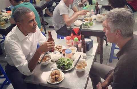 Bun Cha Bliss: Unveiling Hanoi's Top 5 Must-Visit Spots 6 bun cha hanoi huonglien