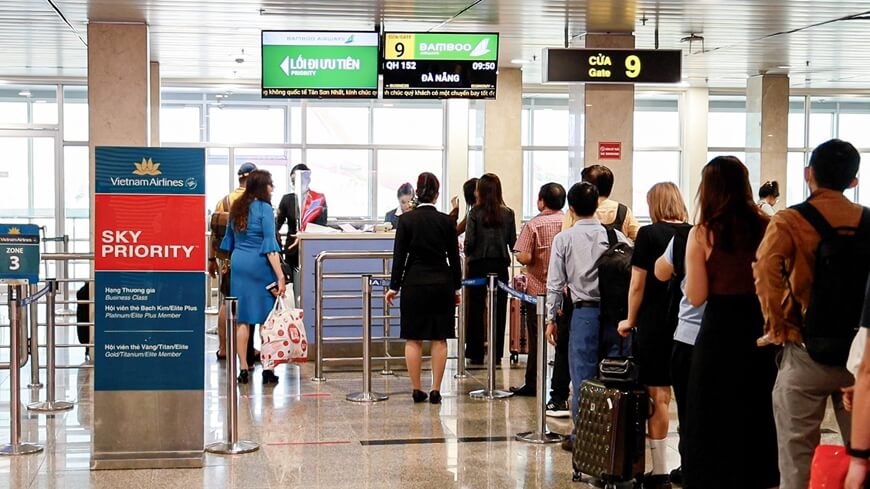 Tips for a cheap flight to Vietnam 2 san bay 6 1