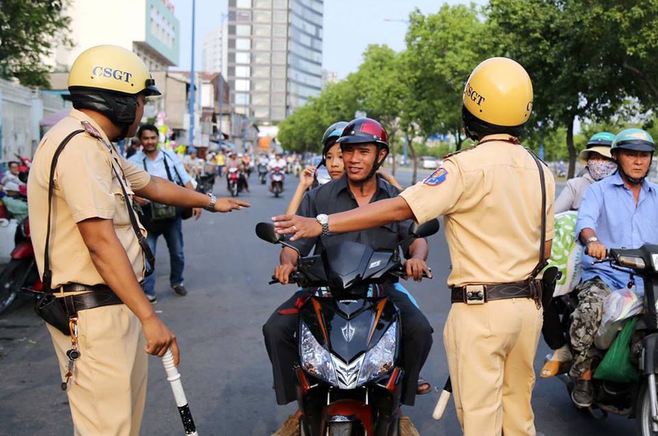 traffic police vietnam