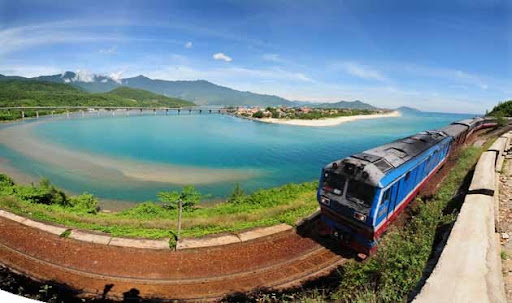 Hue-Da Nang Heritage Train: A Journey Through Vietnam's Cultural Tapestry 3 train danang hue 13 1